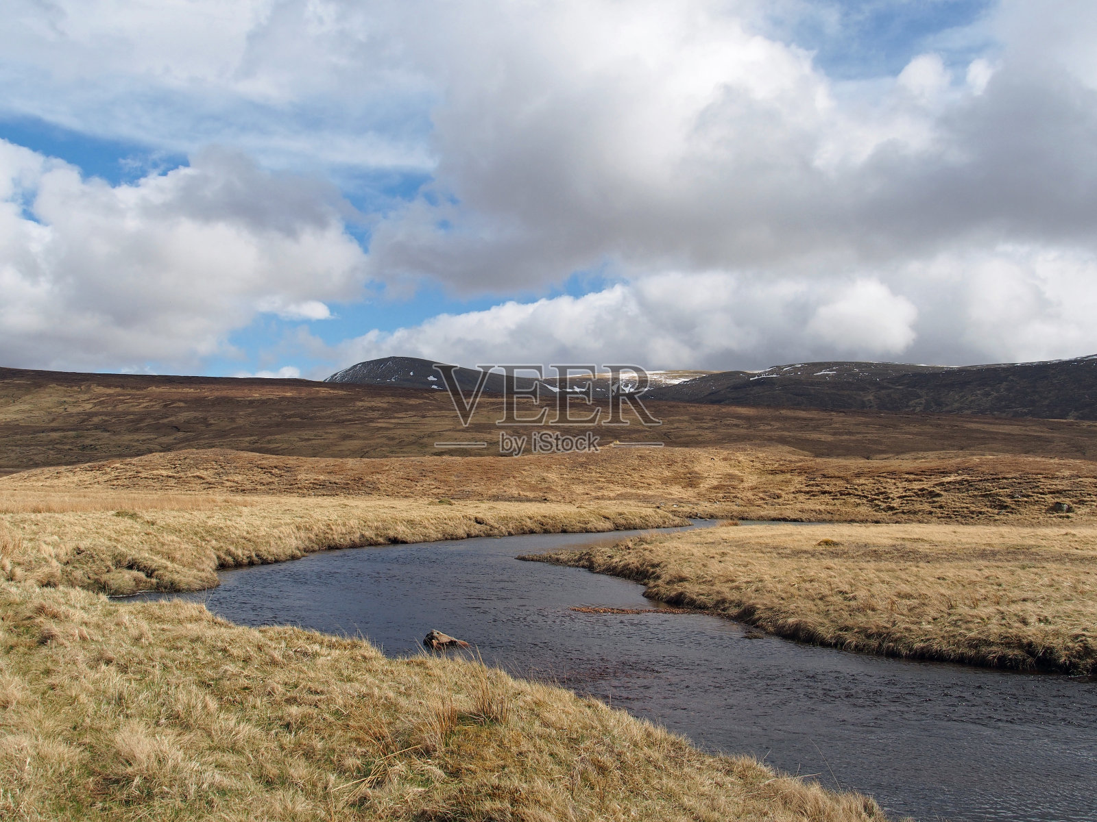 春天的苏格兰，南莫纳德里亚山脉，斯佩河照片摄影图片