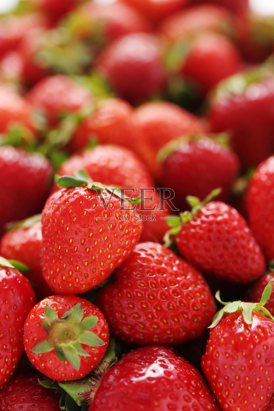新鲜和美味的草莓背景，近距离照片摄影图片