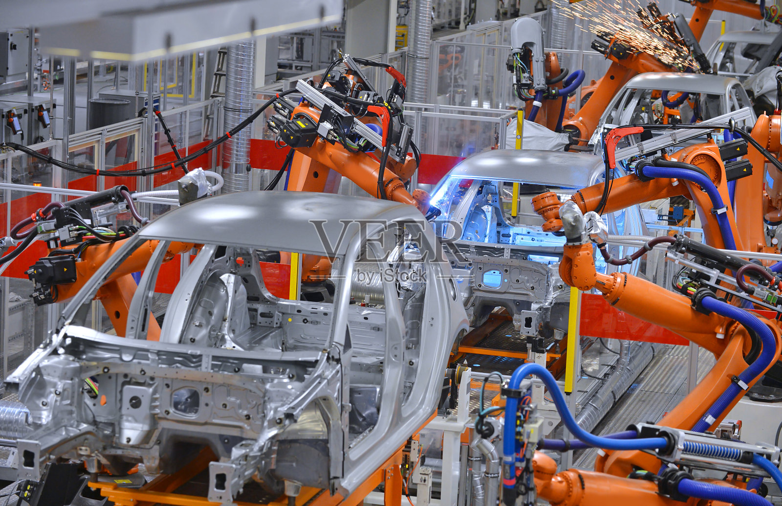 机器人在工厂焊接照片摄影图片