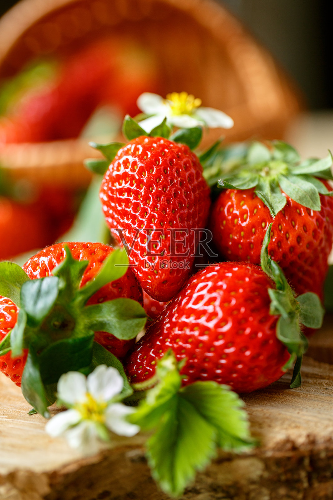新鲜有机草莓背景照片摄影图片