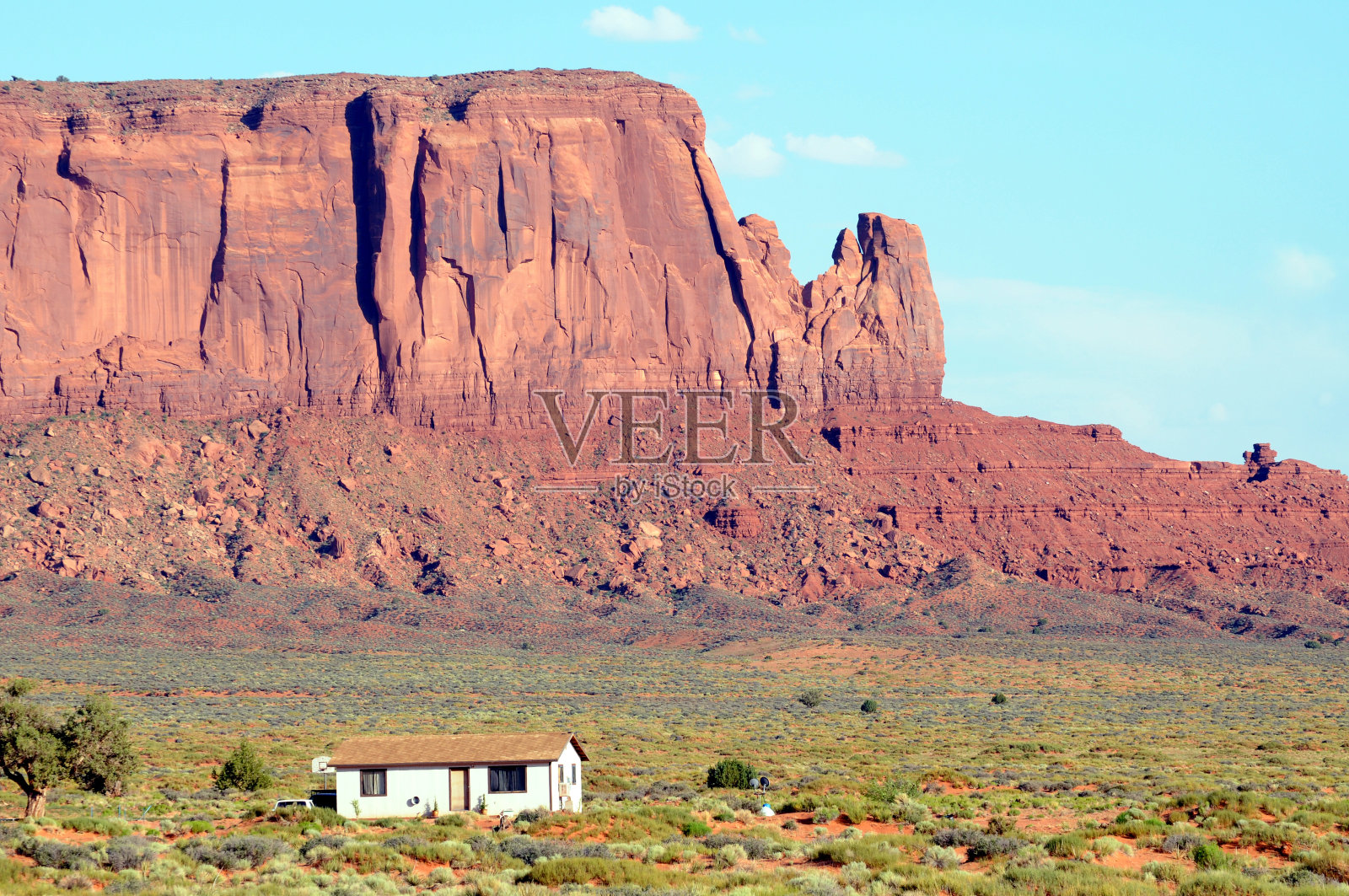亚利桑那州沙漠的纳瓦霍人的房子照片摄影图片