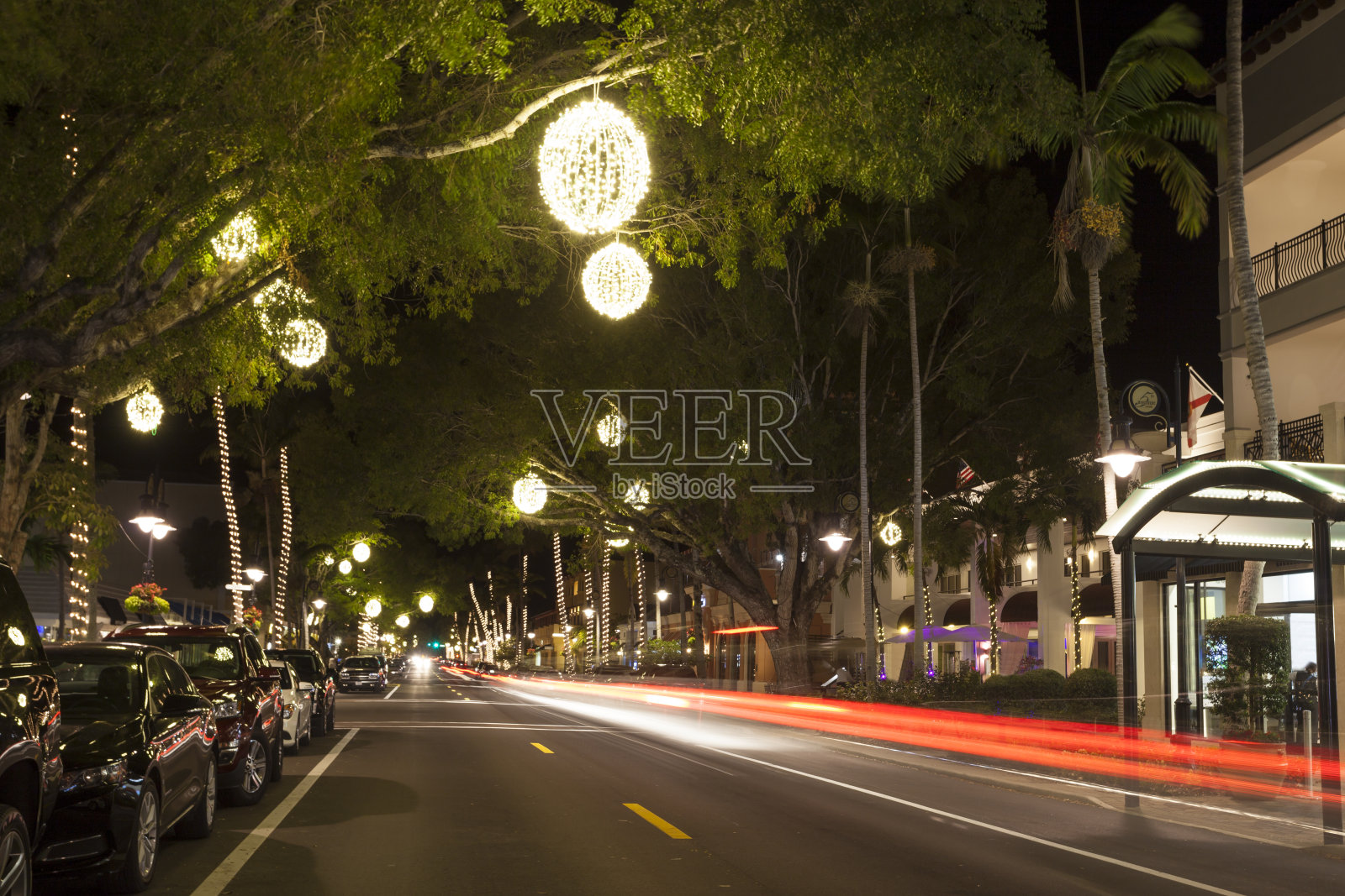那不勒斯夜晚的街道。美国佛罗里达州照片摄影图片