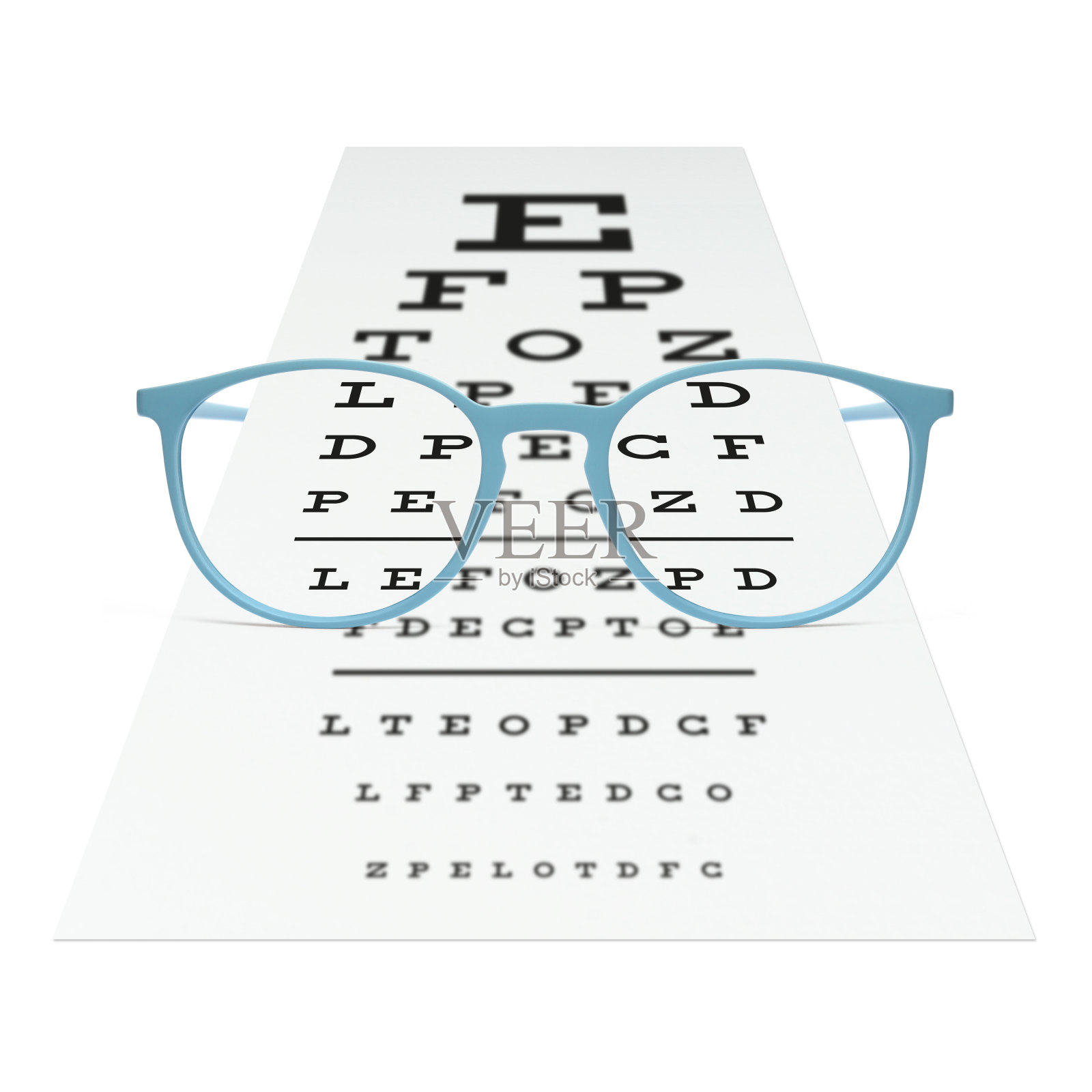蓝色眼镜在视觉测试表上孤立在白色上。视力的概念照片摄影图片