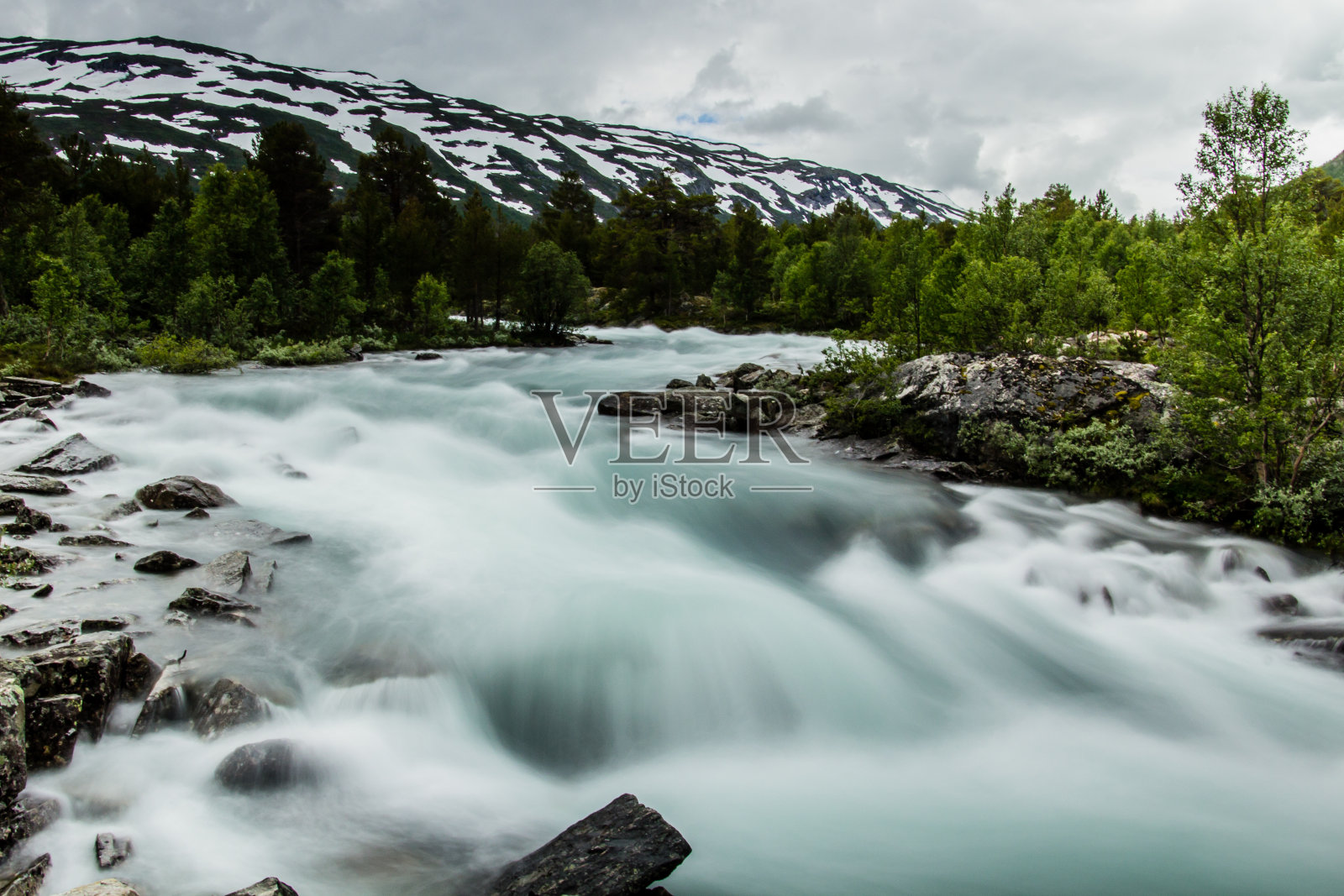挪威，烟水山河照片摄影图片