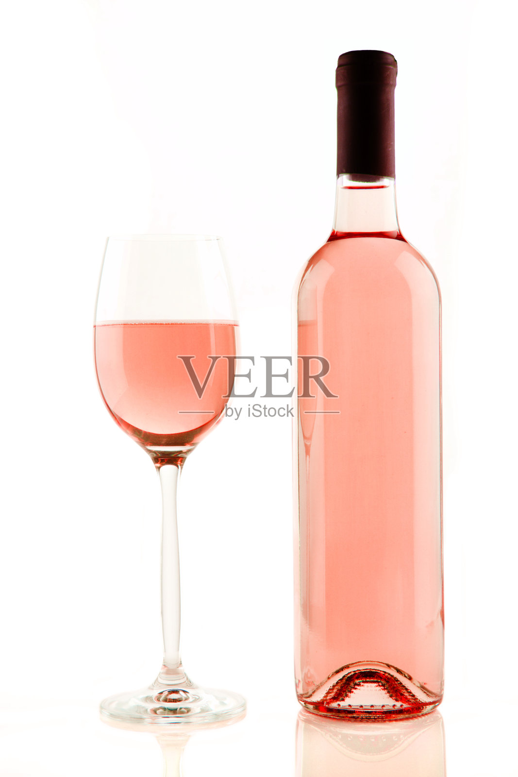 一瓶和一杯隔离的玫瑰葡萄酒照片摄影图片