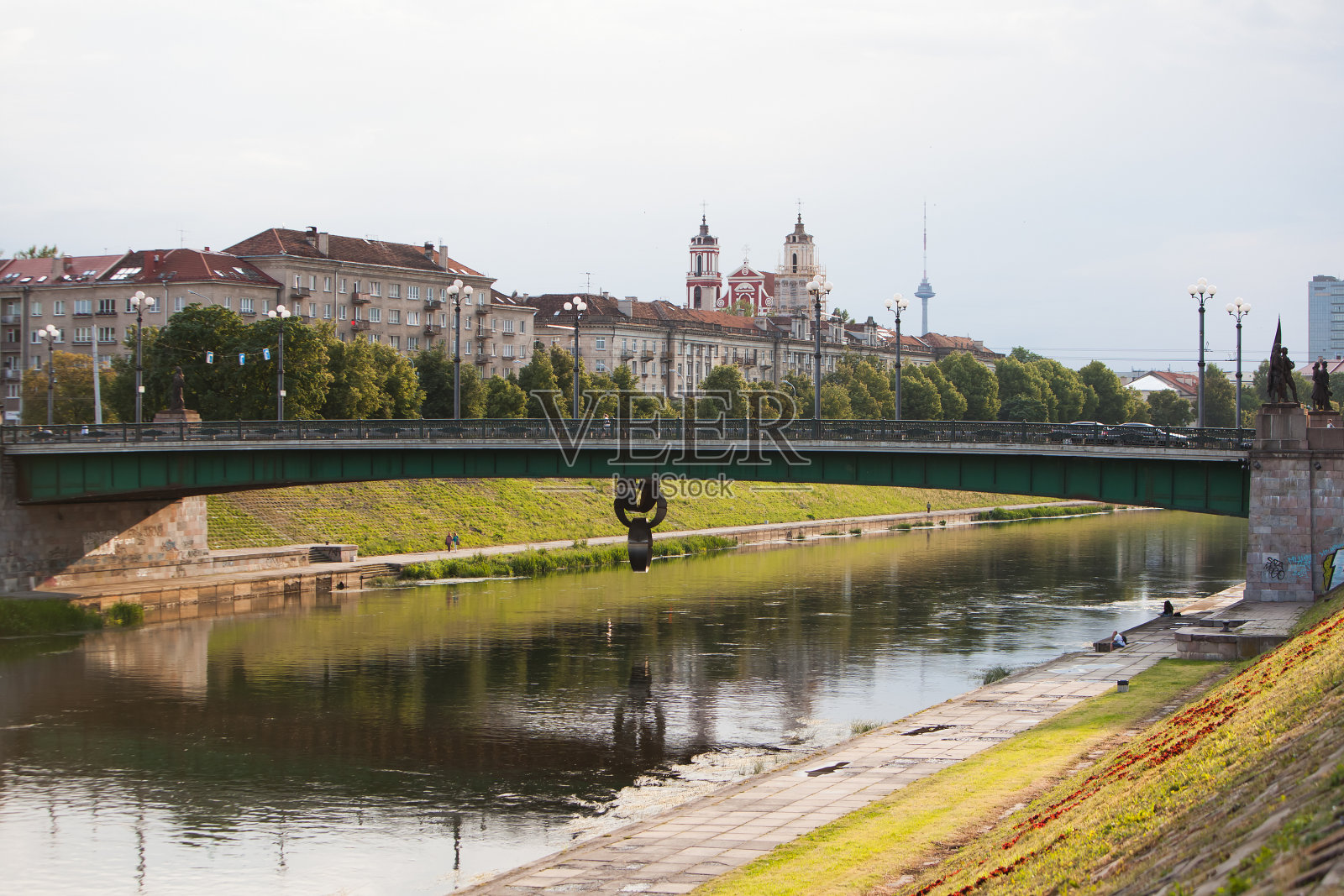 立陶宛维尔纽斯——2015年7月10日:绿桥照片摄影图片