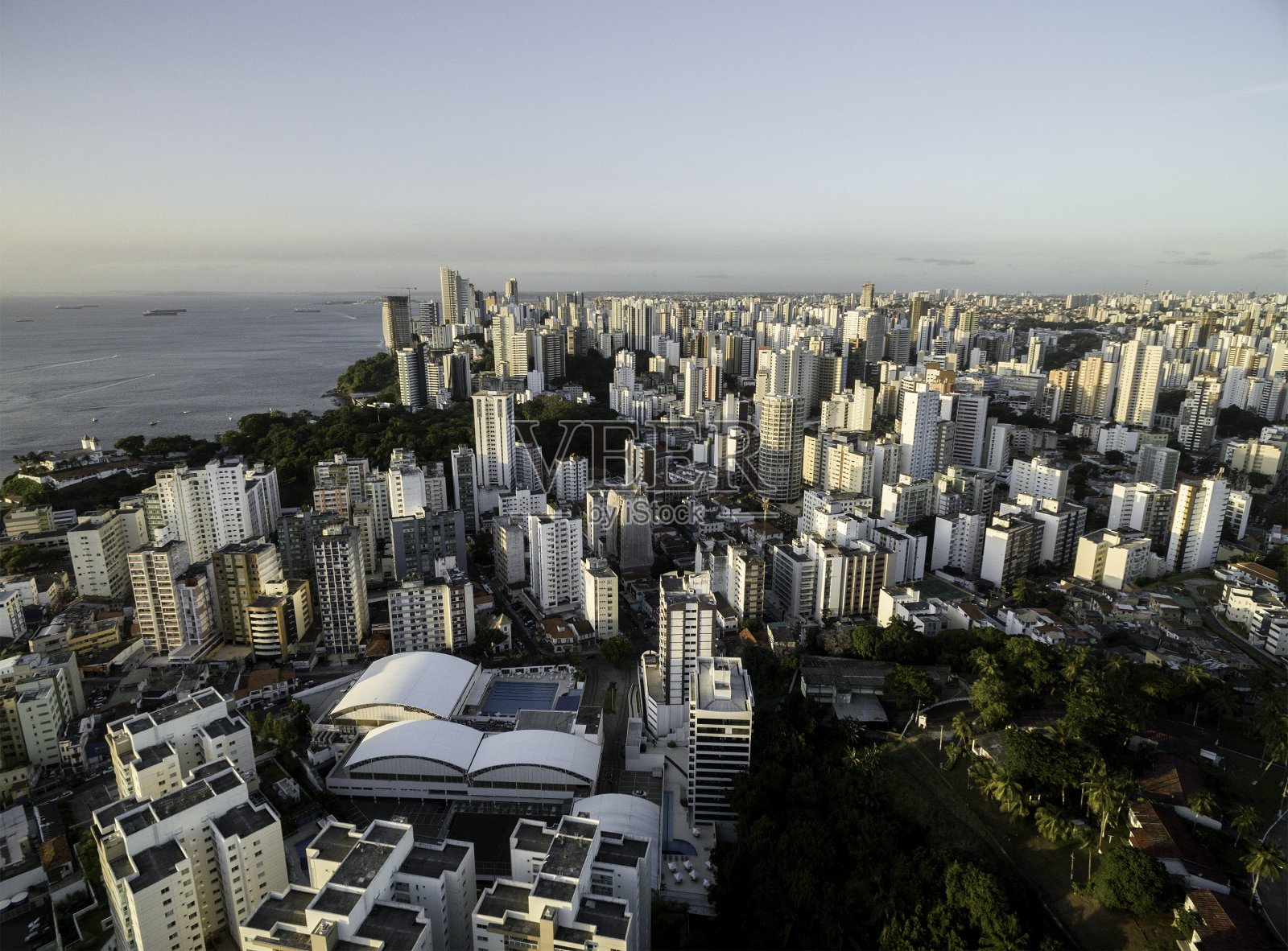鸟瞰图萨尔瓦多城市景观，巴伊亚，巴西照片摄影图片