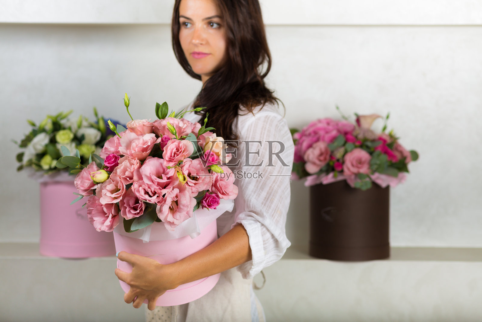 花店里的漂亮花束照片摄影图片