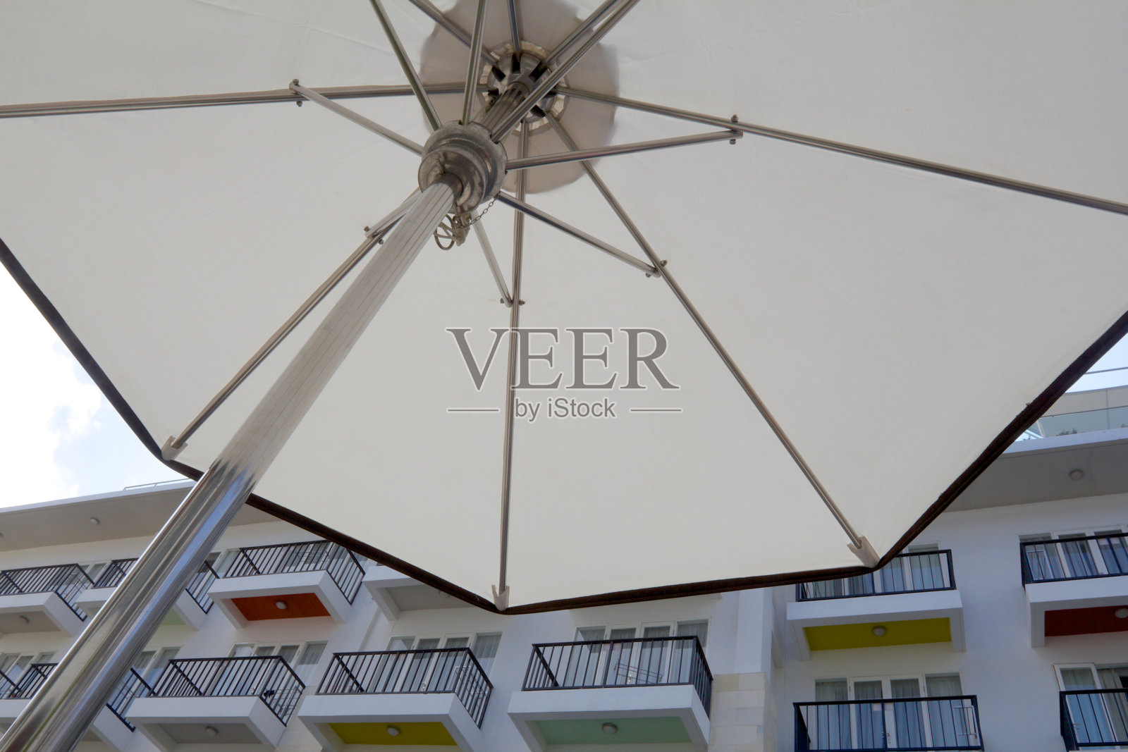 雨伞和阳台照片摄影图片