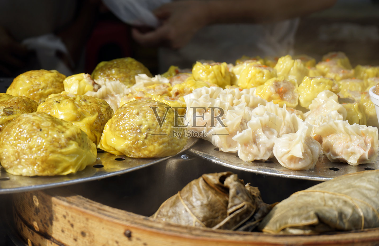 热蒸饺，中式包，猪肉包照片摄影图片