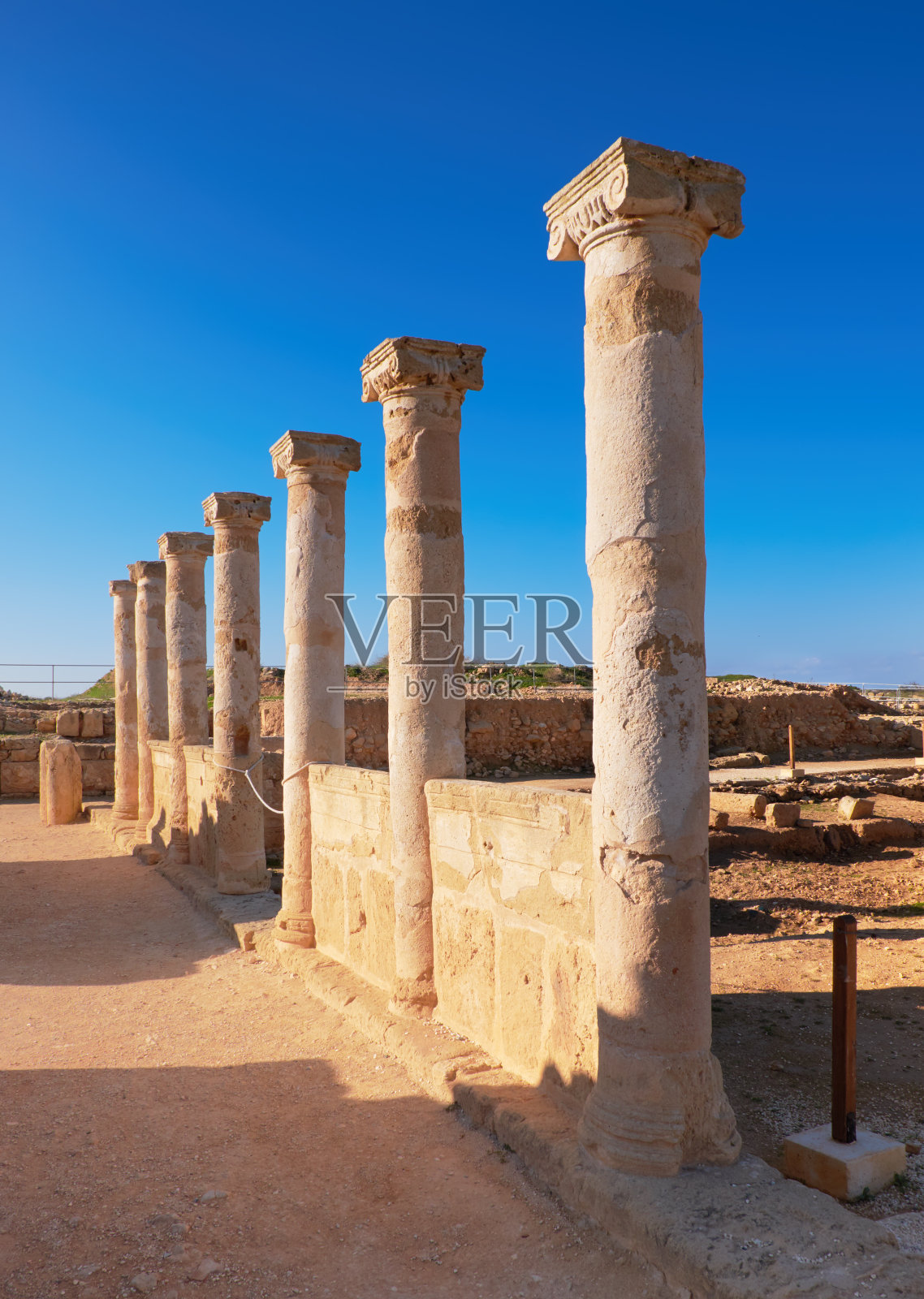 塞浦路斯Kato Paphos考古公园的古代庙宇柱子照片摄影图片