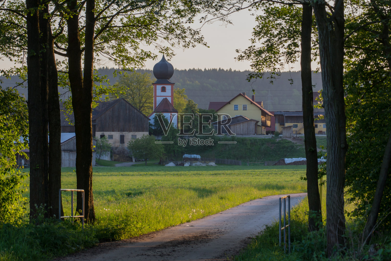 巴伐利亚的一个小村庄照片摄影图片