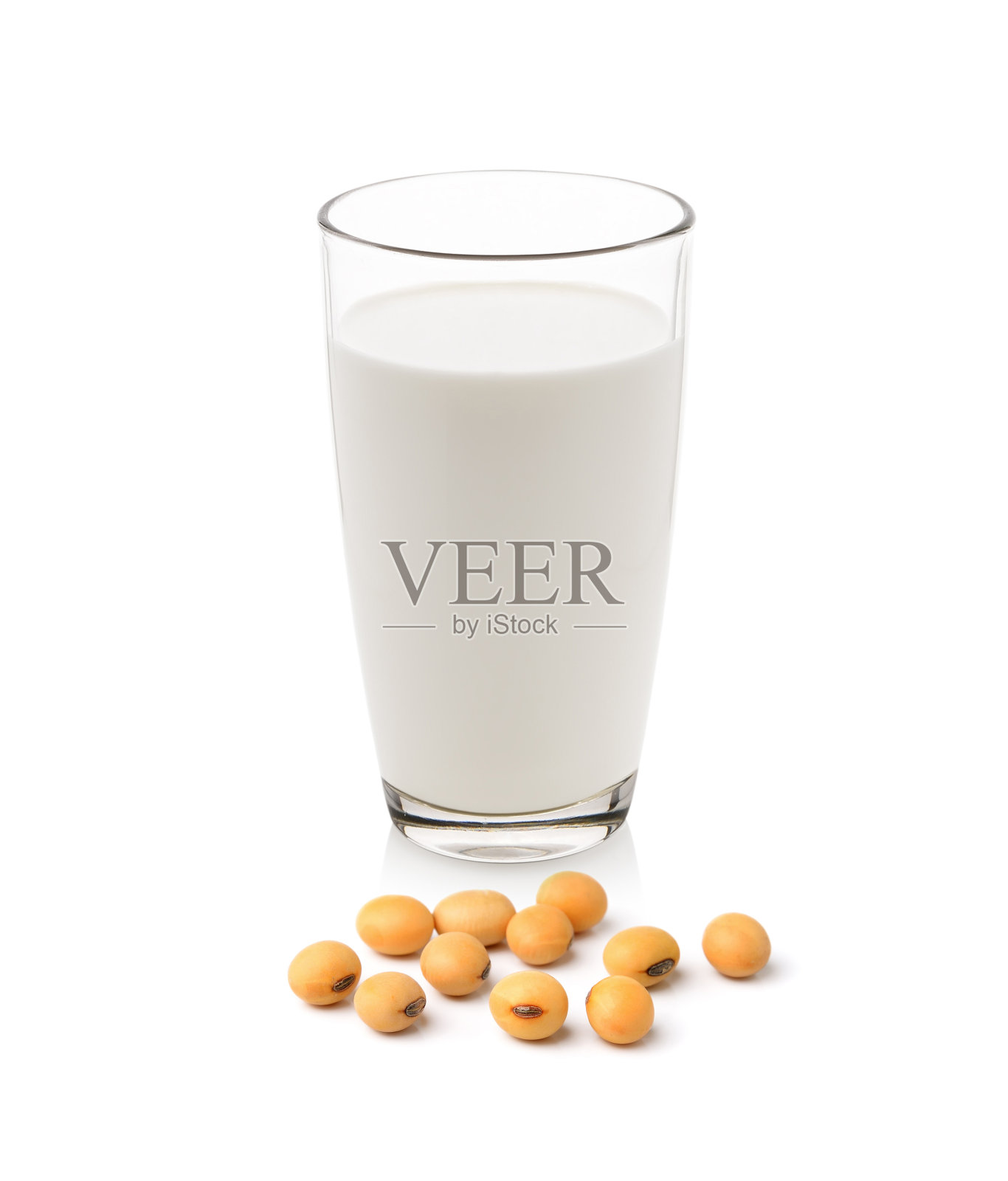 牛奶和大豆在白色的背景照片摄影图片