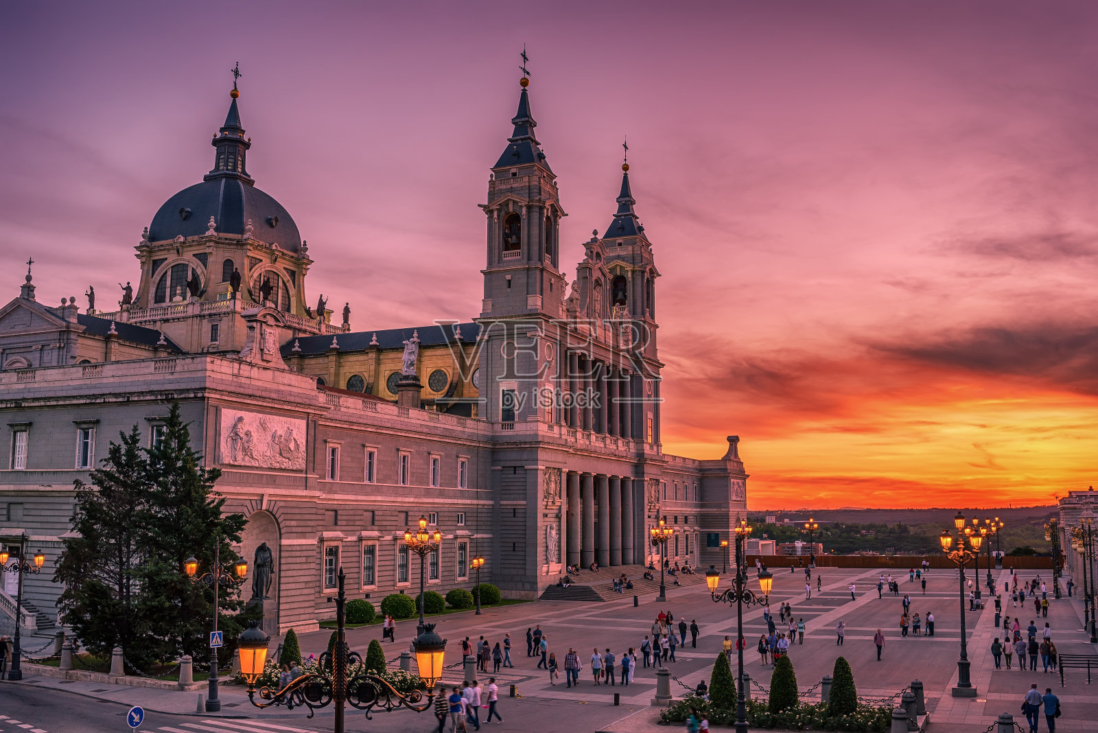 西班牙，马德里:圣玛丽大教堂照片摄影图片