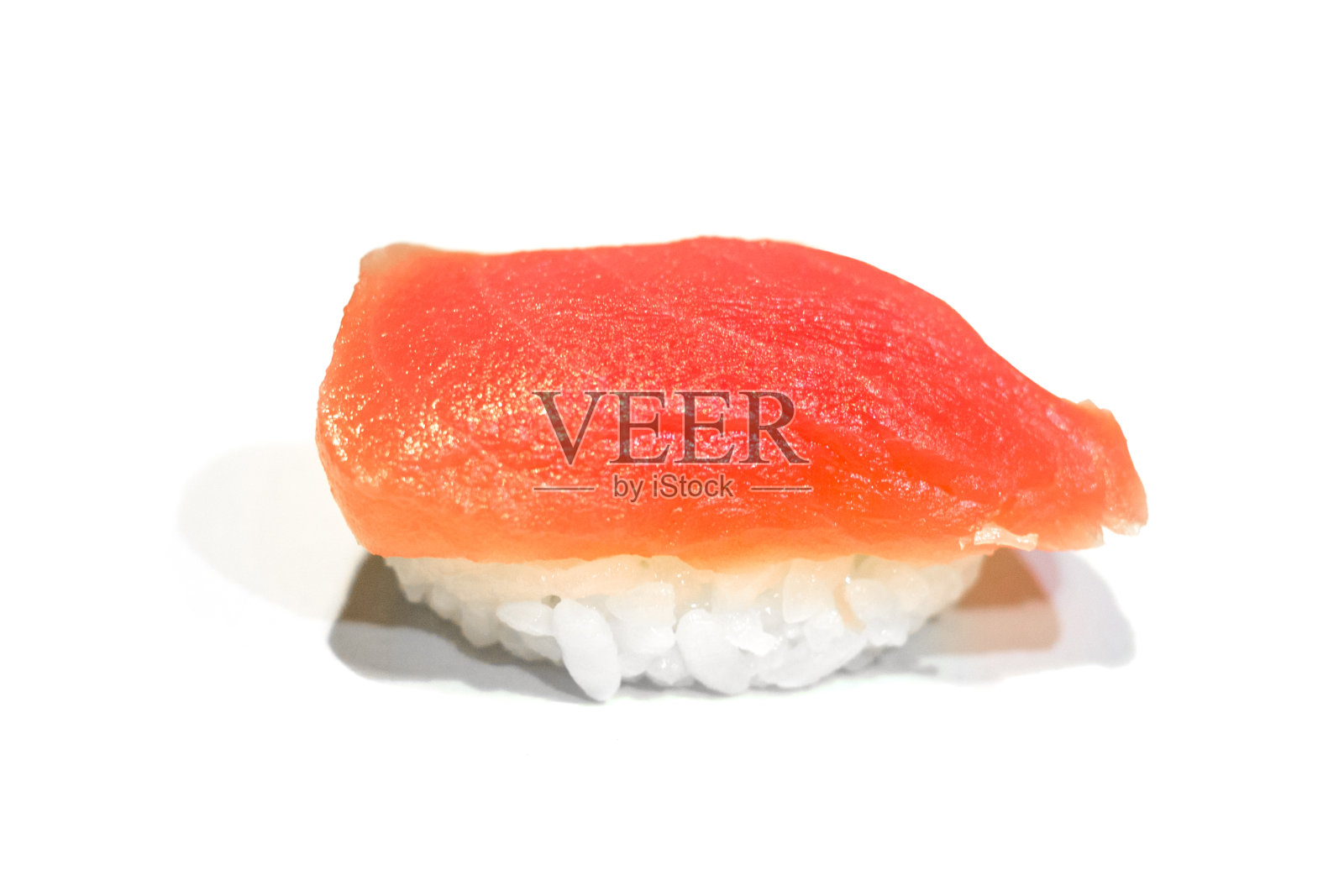 生寿司金枪鱼孤立在白色背景，日本食物照片摄影图片