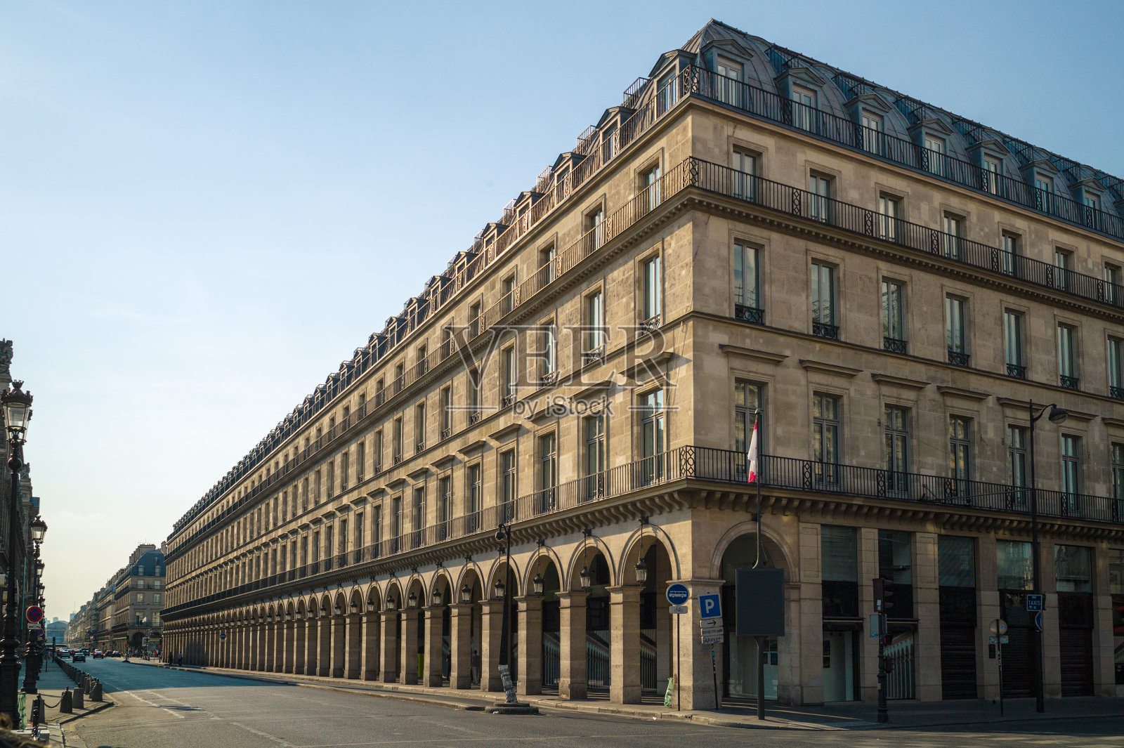 巴黎典型的奥斯曼风格建筑。照片摄影图片