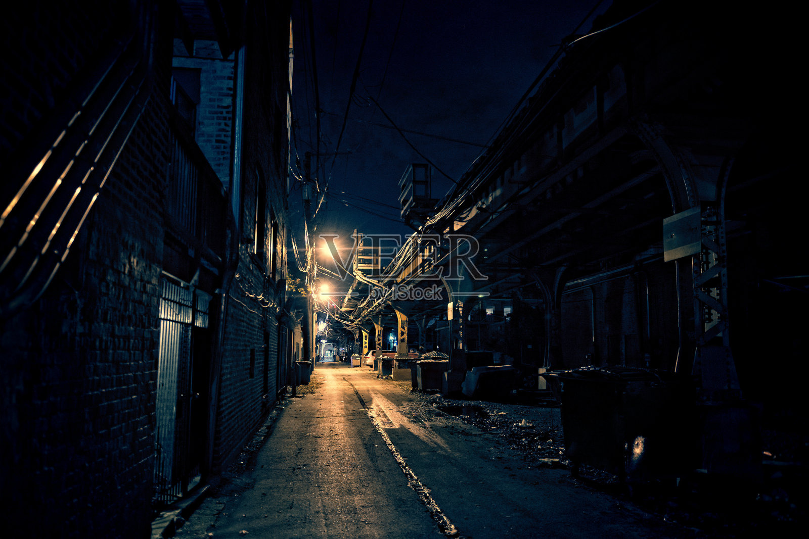 黑暗的城市小巷照片摄影图片