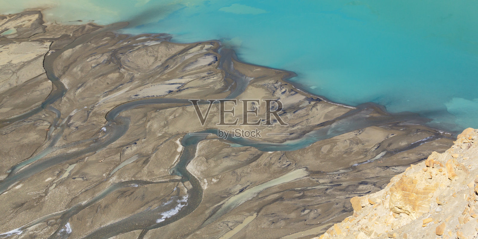 喜马拉雅安娜普纳冰碛谷的砂的形成和侵蚀照片摄影图片