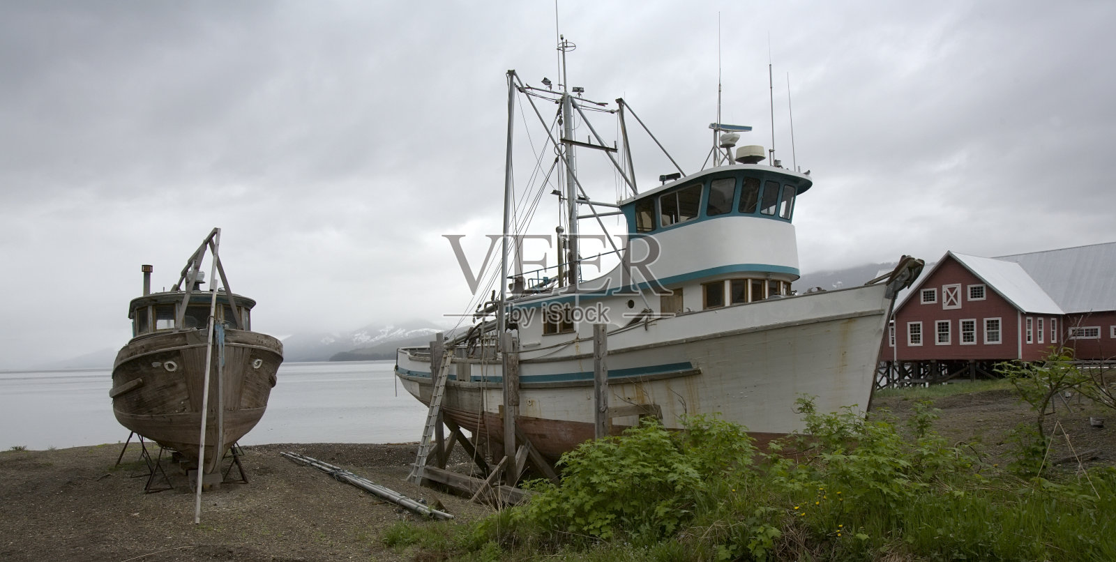 搁浅的阿拉斯加渔船照片摄影图片
