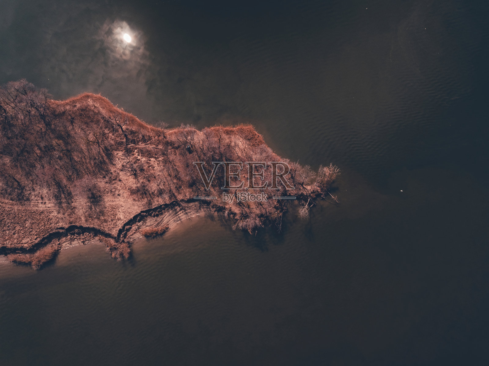 在一个春天的早晨，顿河畔罗斯托夫的无人机照片。照片摄影图片