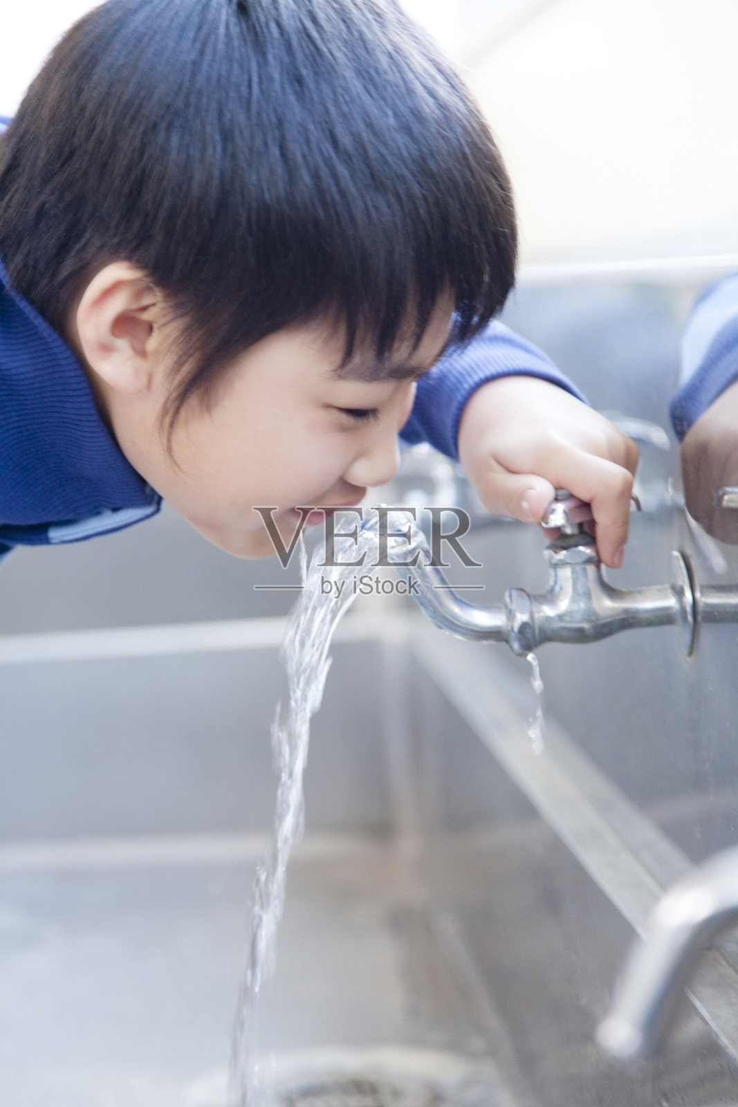 幼儿园喝水时间表搭配“趣味”环创，让孩子爱上喝水！_补充_水分_白开水