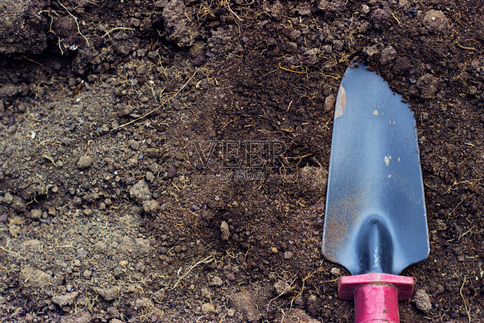 园艺-小花园泥铲土壤照片摄影图片