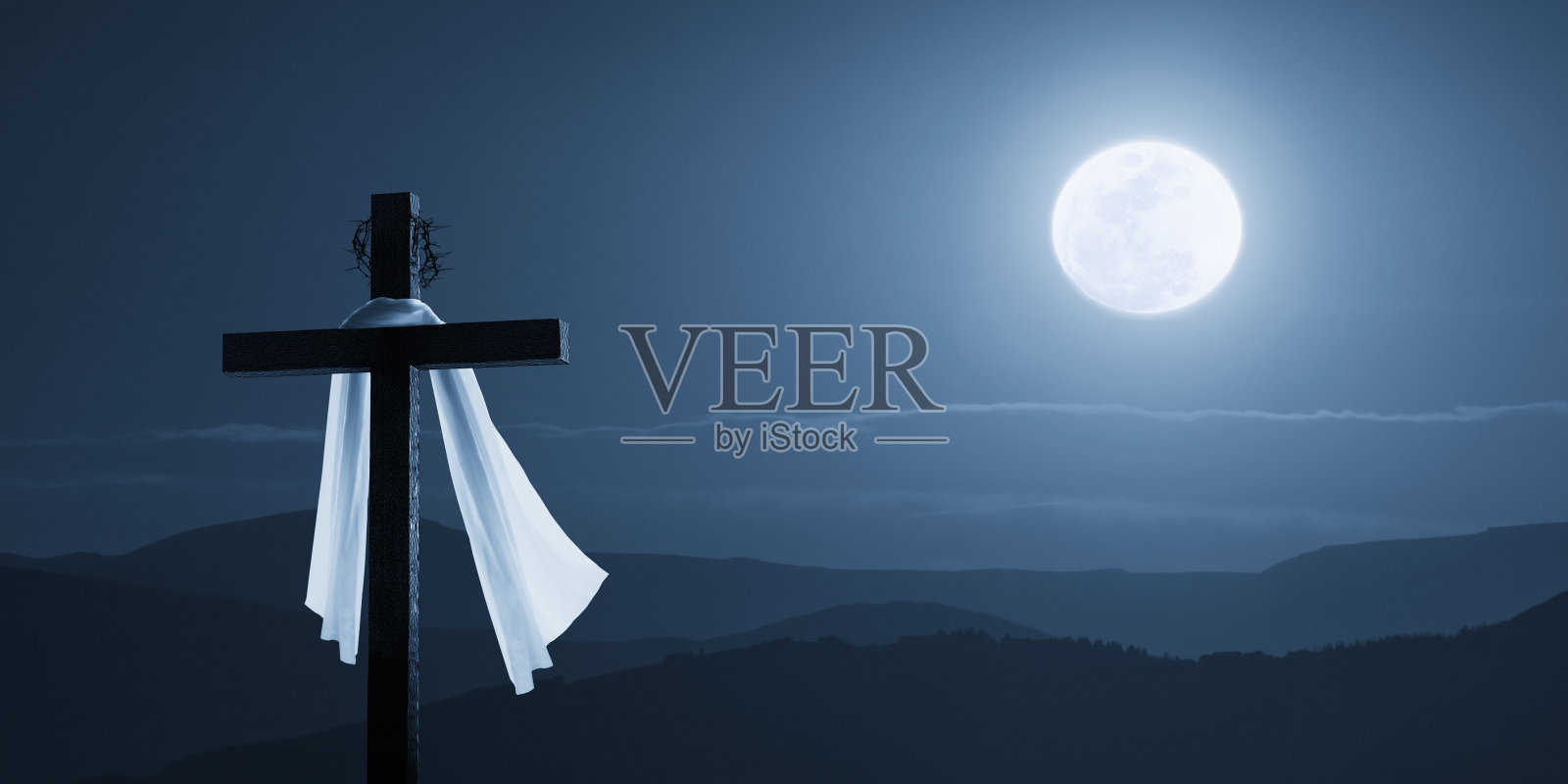月光下的复活节早晨基督教十字架概念耶稣在晚上复活照片摄影图片
