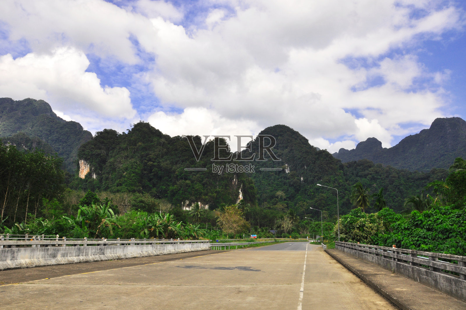 泰国省内通往山区的公路照片摄影图片