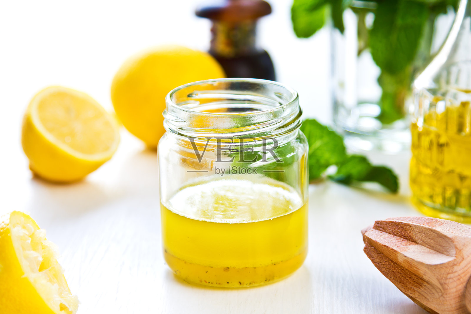 自制的新鲜柠檬油醋汁照片摄影图片