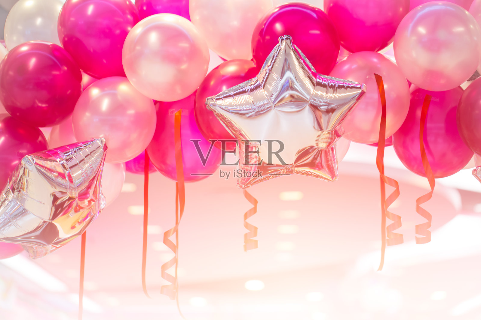 粉色气球派对欢度新年喜庆背景照片摄影图片