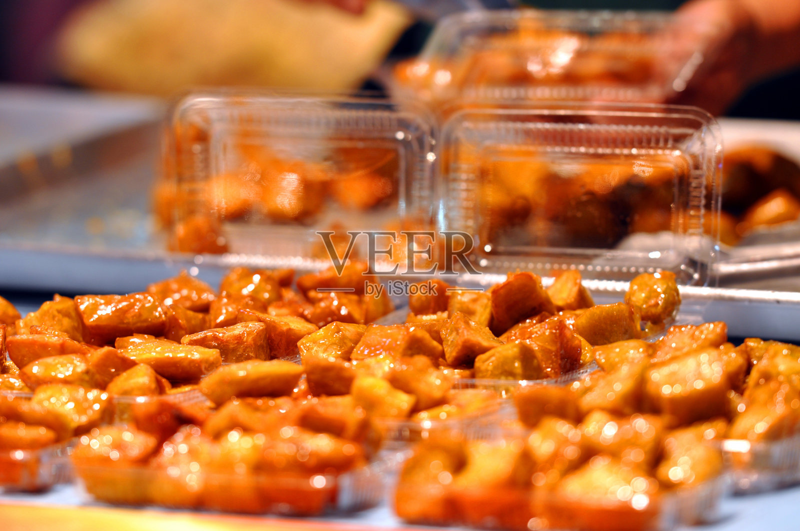China's street food. Every stand has a different kind of Chinese snack.照片摄影图片
