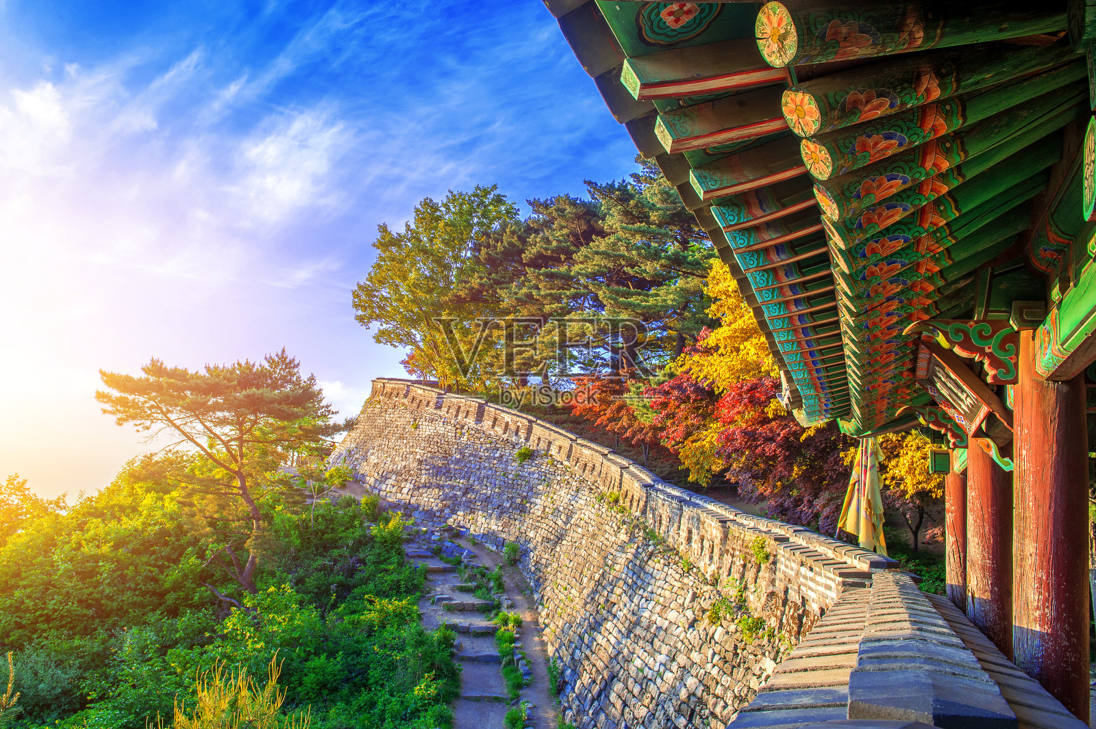 韩国南山城城堡，联合国教科文组织世界遗产。照片摄影图片