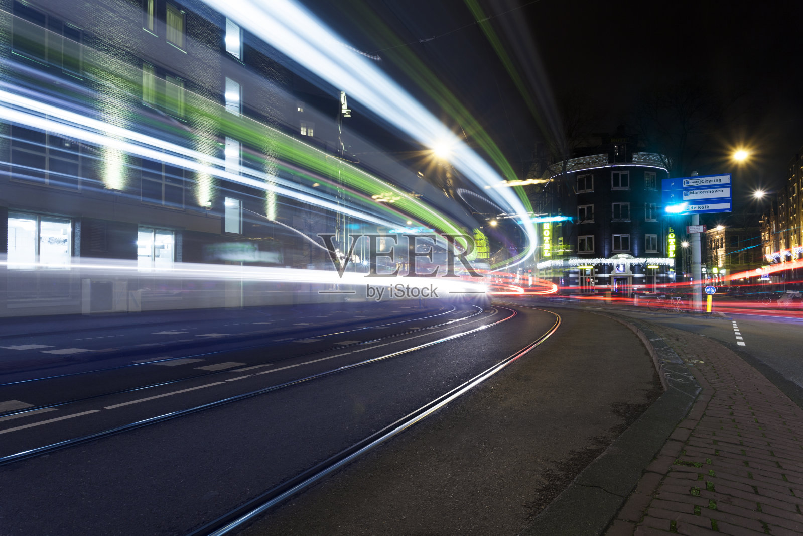 阿姆斯特丹抽象的灯光小径在晚上从电车照片摄影图片