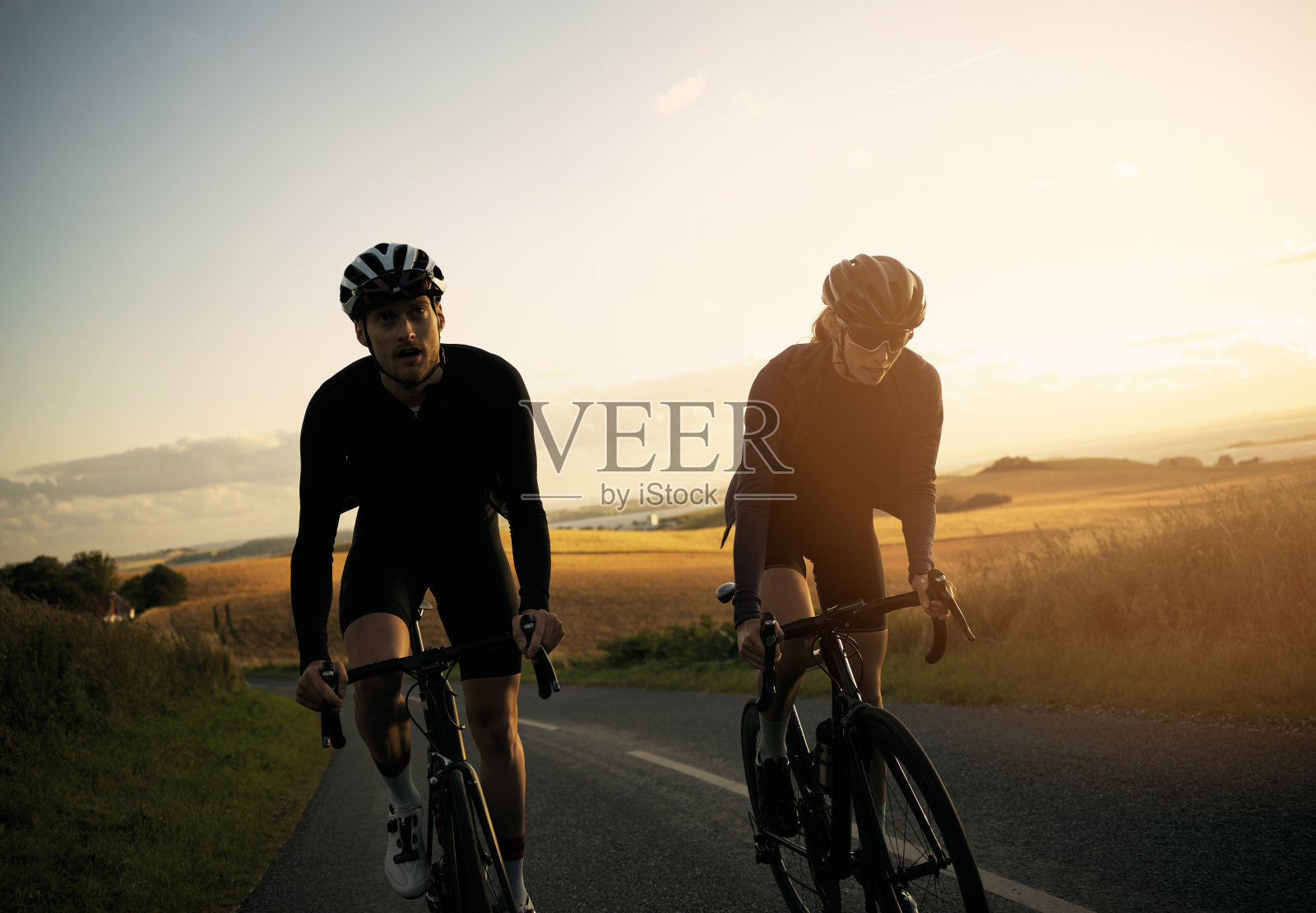 骑自行车是我们最喜欢做的事照片摄影图片