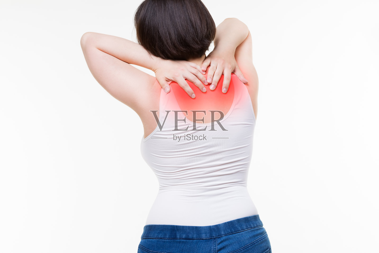 颈部疼痛，背部疼痛的女人在白色背景照片摄影图片