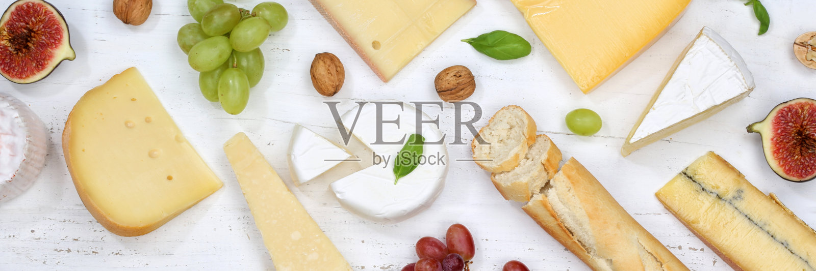 奶酪板拼盘盘瑞士面包卡芒贝尔横幅俯视图照片摄影图片