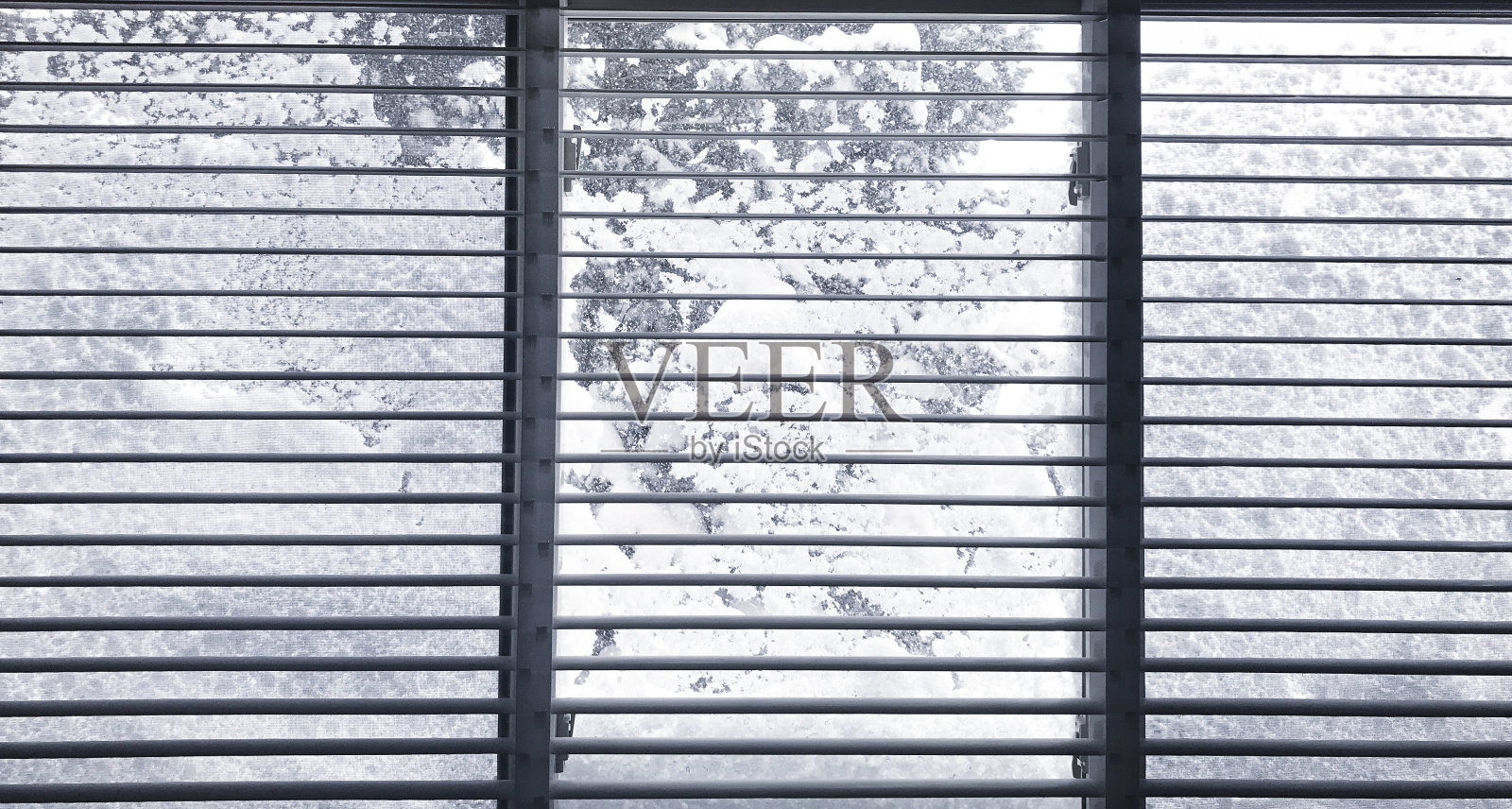 百叶窗和暴风雪照片摄影图片
