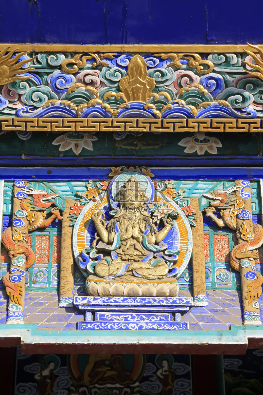 寺庙彩绘木雕，特写照片照片摄影图片