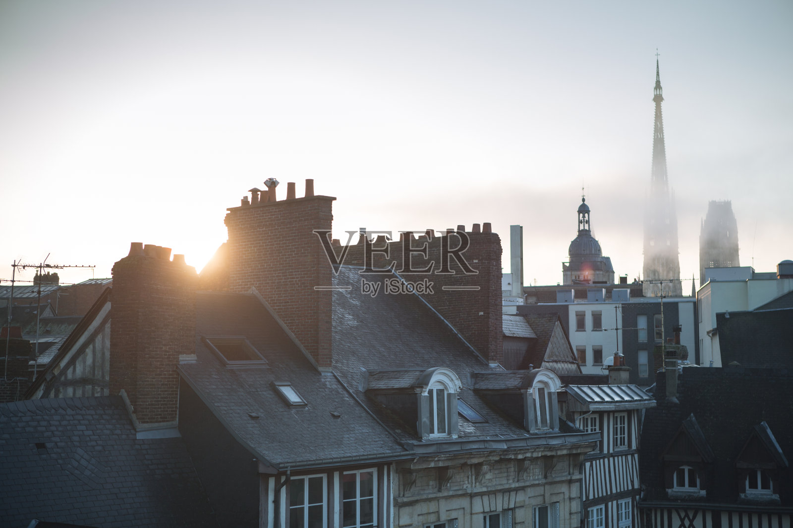 鲁昂全景在美丽的日落，法国照片摄影图片