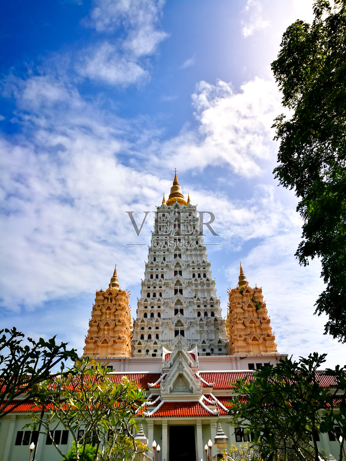 泰国芭堤雅春武里。雅纳桑格瓦拉姆寺的泰国凉亭景观照片摄影图片