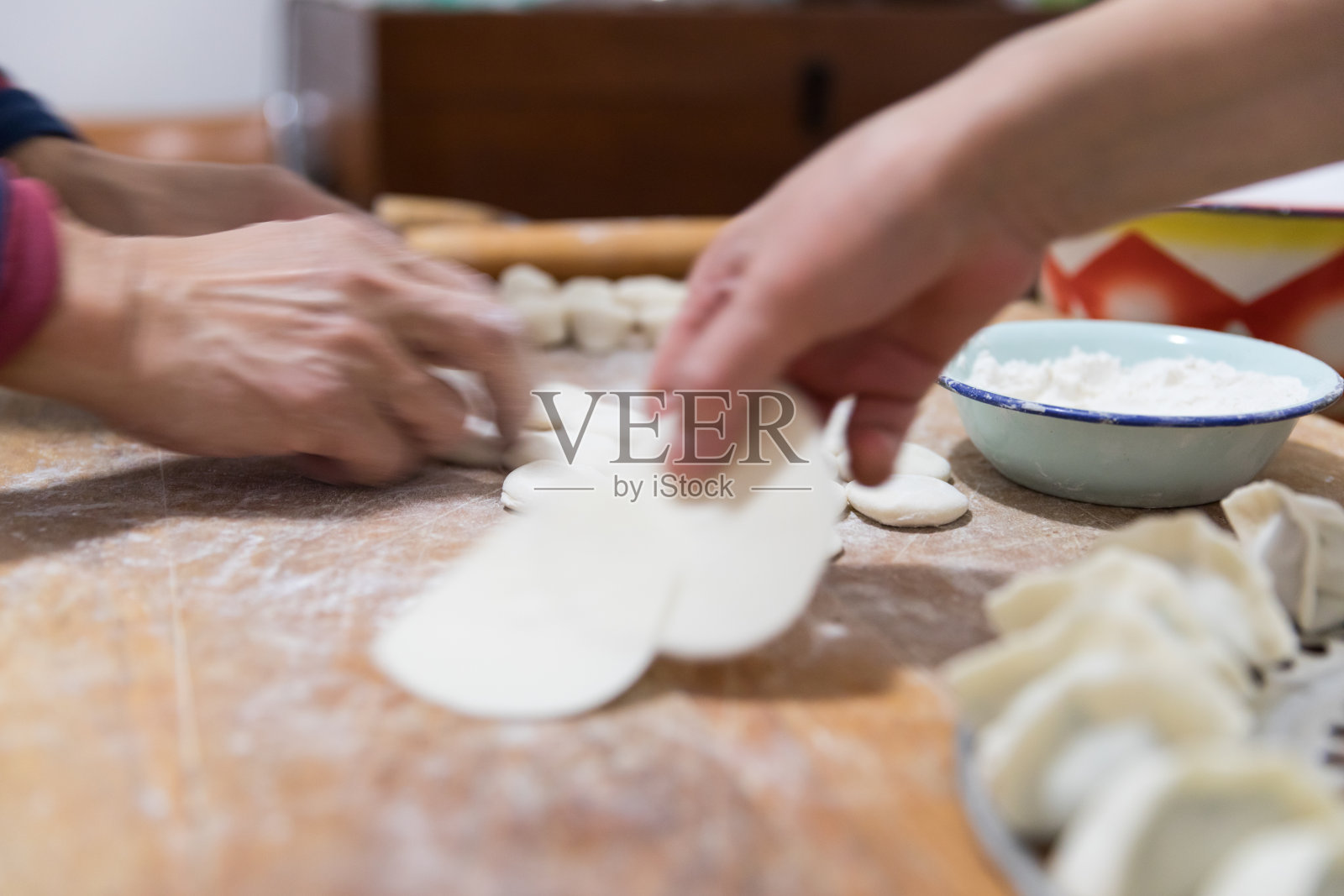 烹饪中国饺子(饺子)照片摄影图片