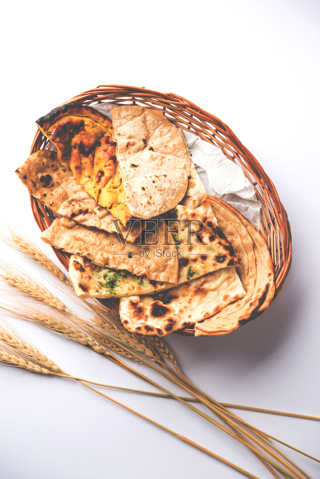 Assorted印度面包包括chapati、tandoori面包、馕饼、paratha、kulcha、fulka、missi面包照片摄影图片