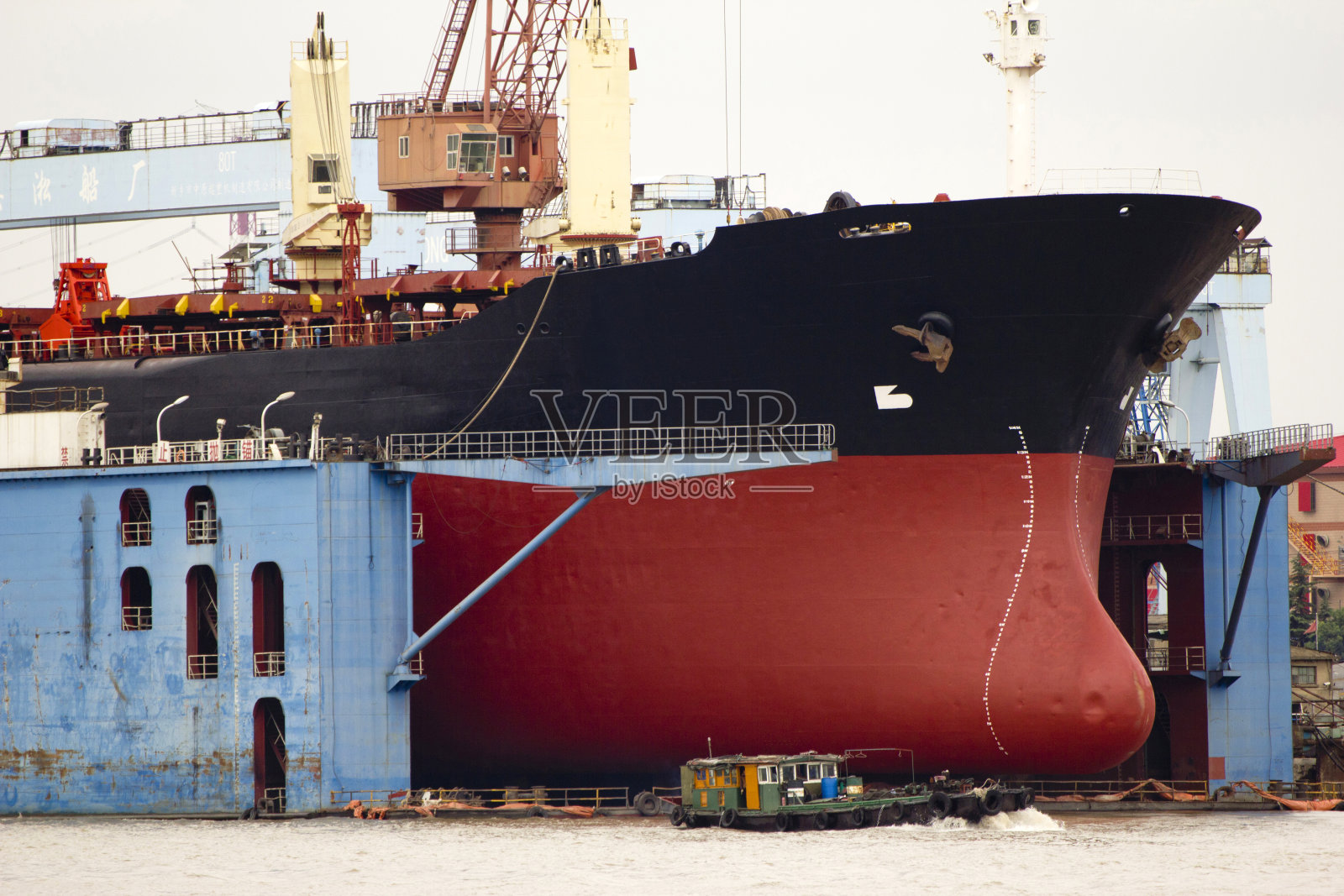 散装货船在港口照片摄影图片