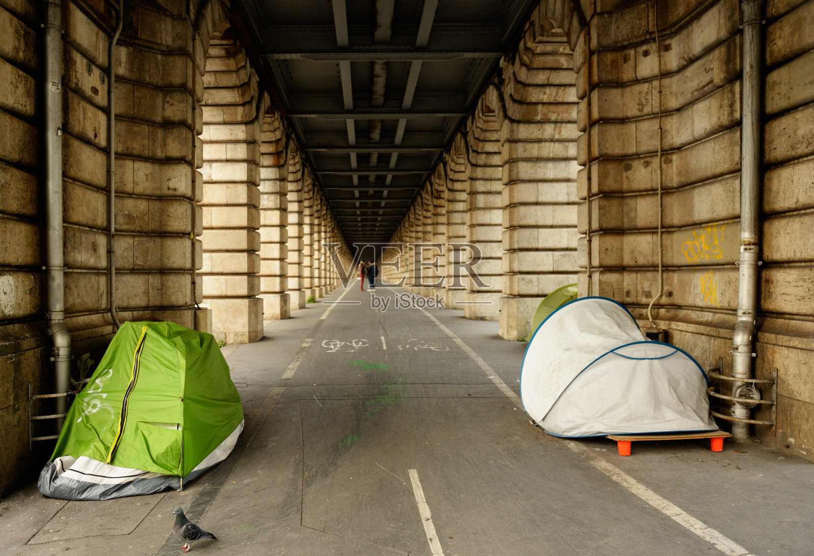 巴黎无家可归者露营照片摄影图片