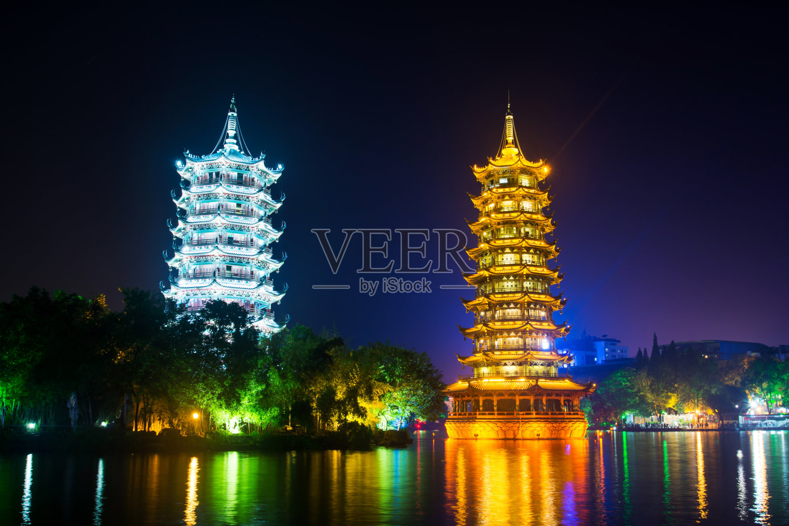 桂林塔照明城市公园在广西，中国照片摄影图片