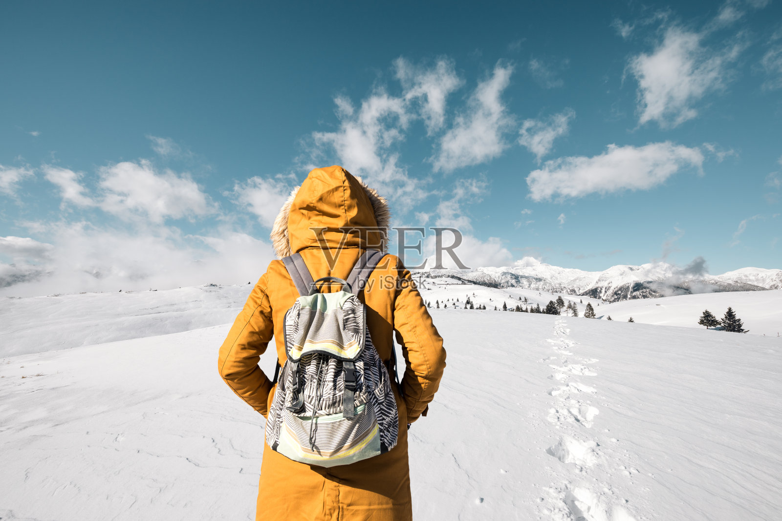 冬季徒步旅行照片摄影图片