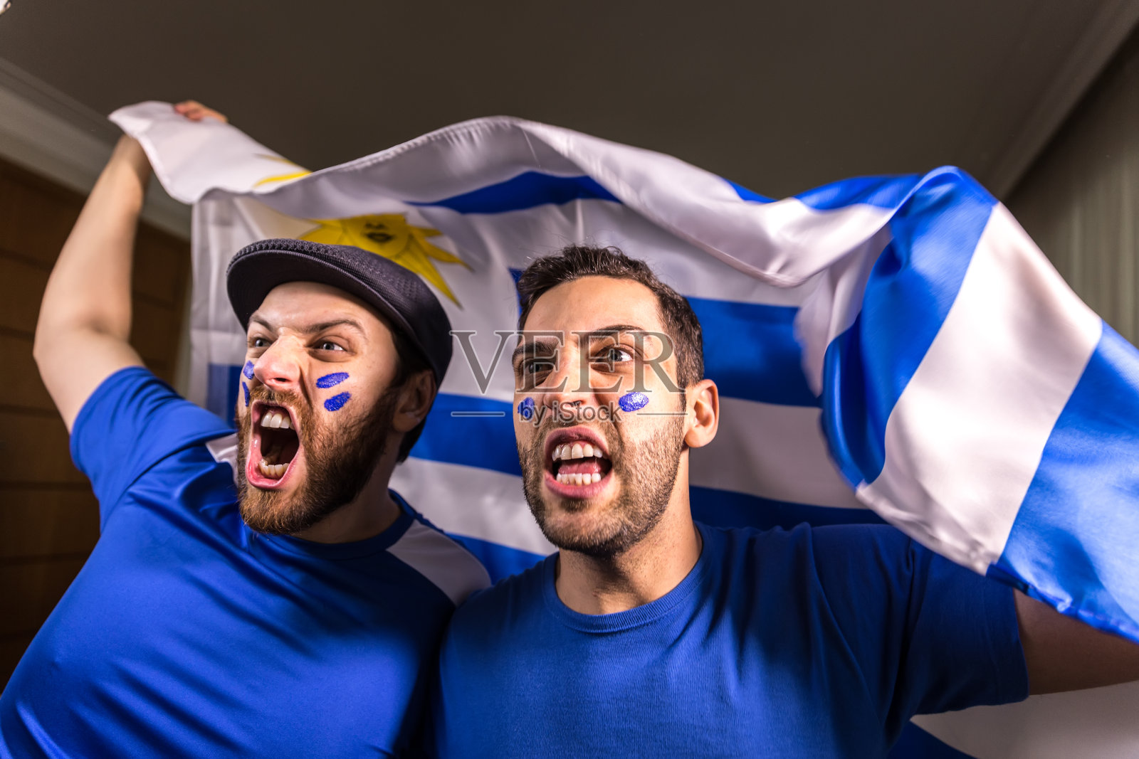 乌拉圭球迷举着国旗照片摄影图片