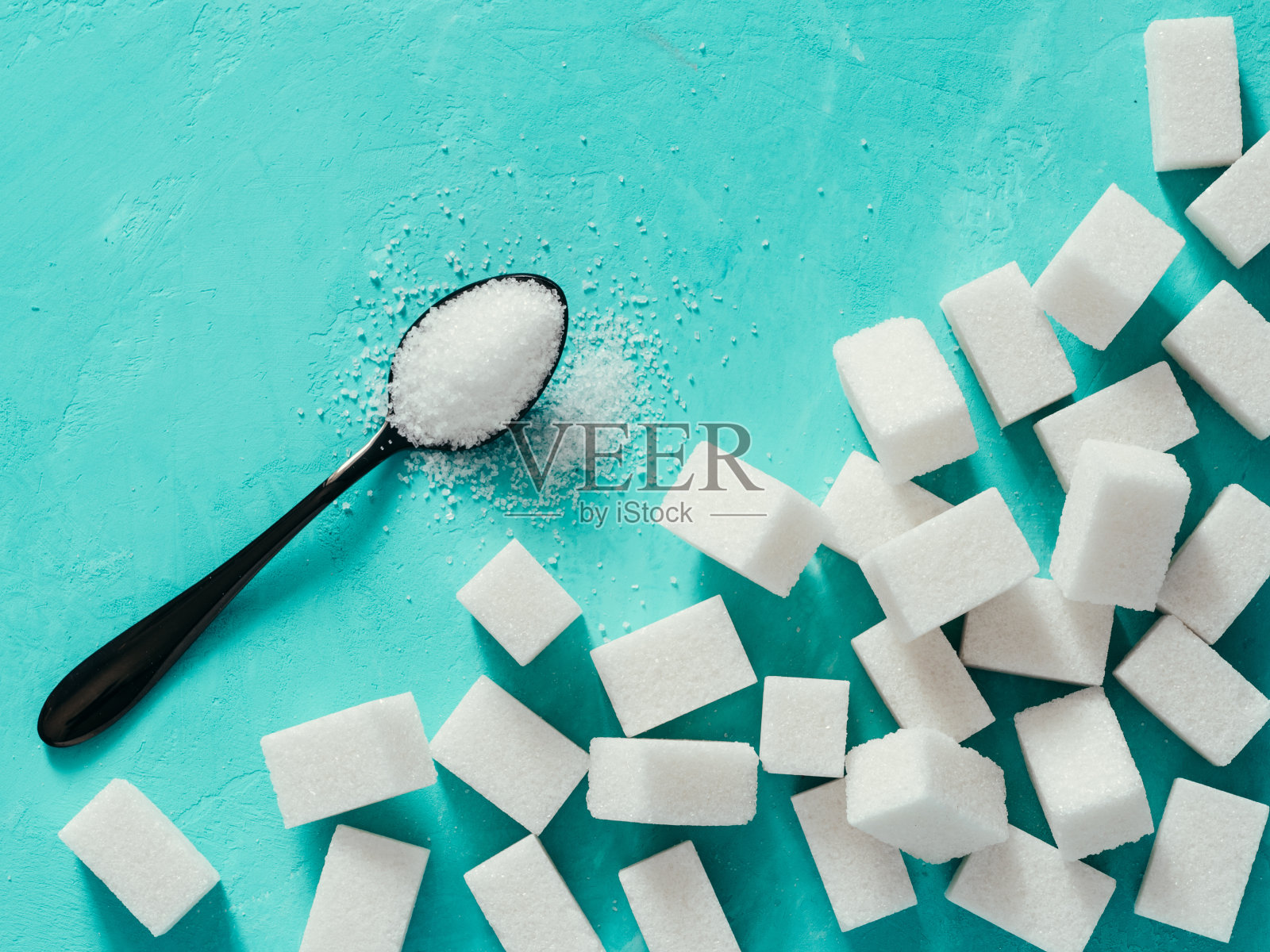 顶视图的白糖方糖在绿松石的背景插画图片素材