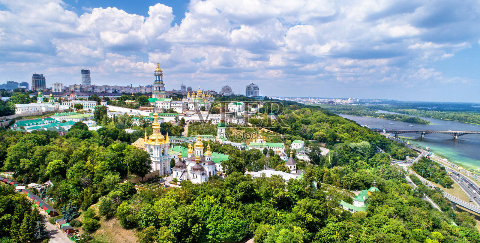 乌克兰首都基辅佩切尔斯克拉夫拉的鸟瞰图照片摄影图片