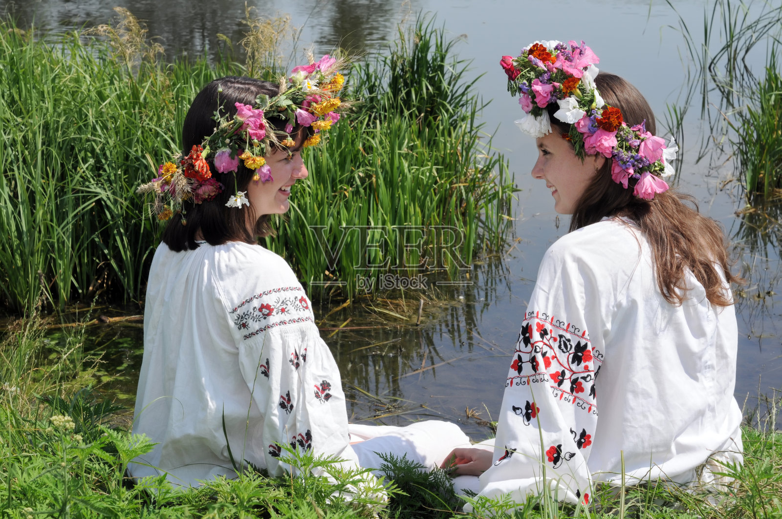 两名乌克兰少女照片摄影图片